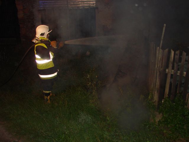 PŁONĄCA WERSALKA NOCĄ - OSP Swieriawa