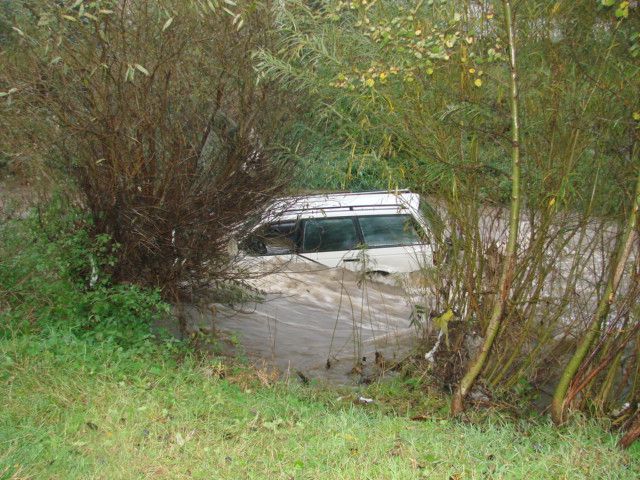 PŁYWAJĄCE AUTO - OSP Swieriawa