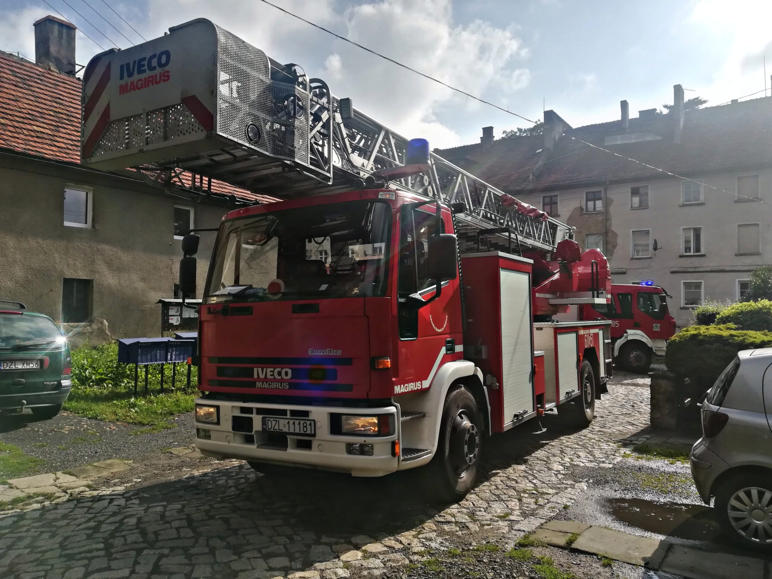 Zwisająca rynna zagrażała przechodniom - OSP Swieriawa