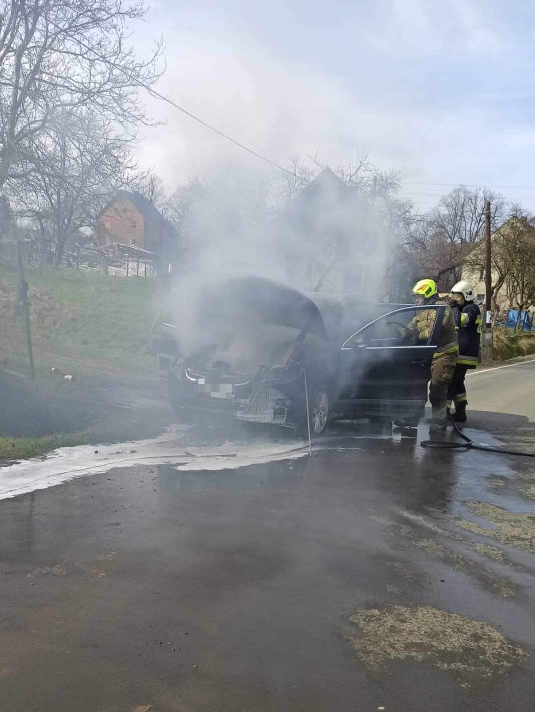 Płonący samochód - OSP Swieriawa